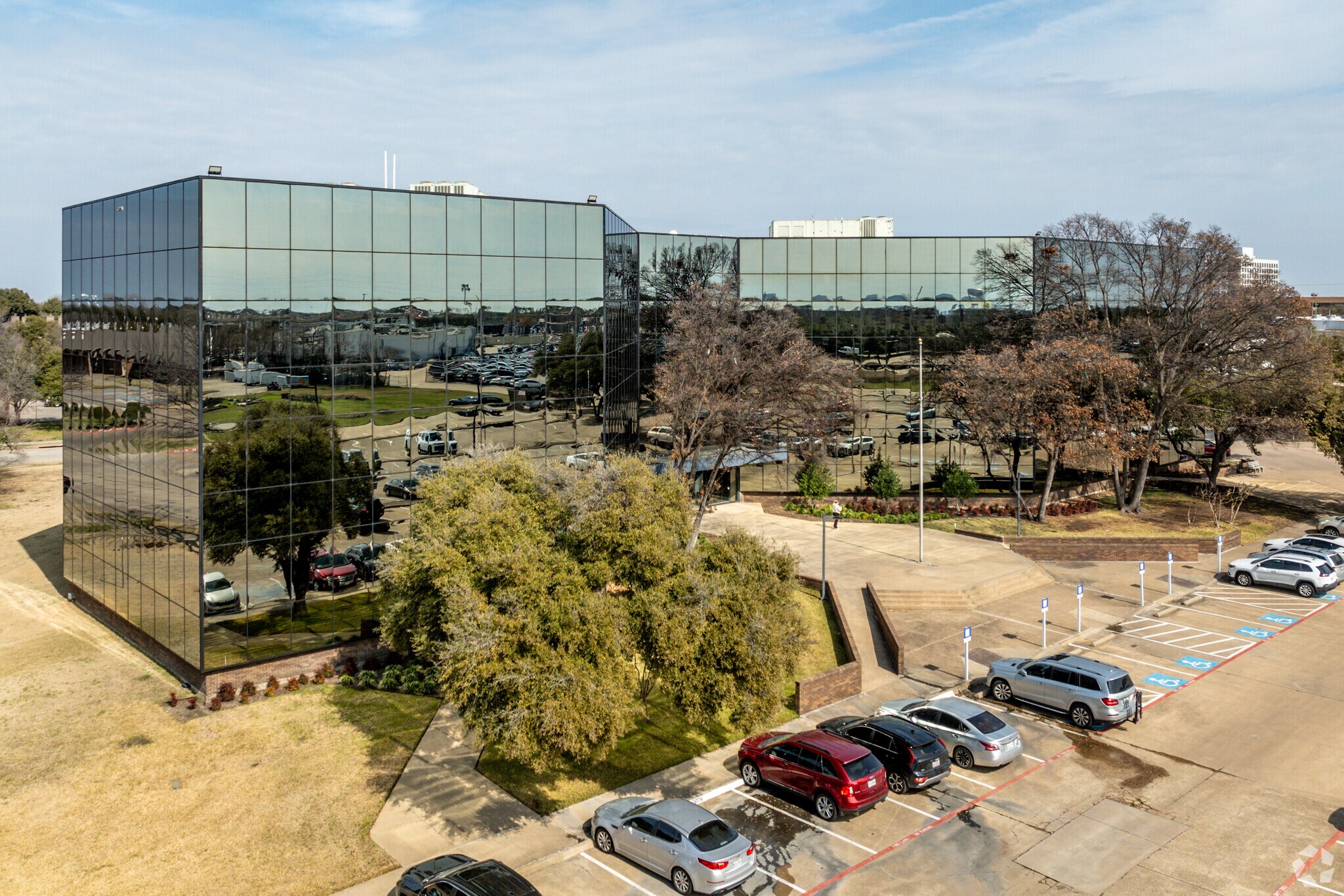 1202 Richardson Dr, Richardson, TX à louer Photo principale– Image 1 sur 8