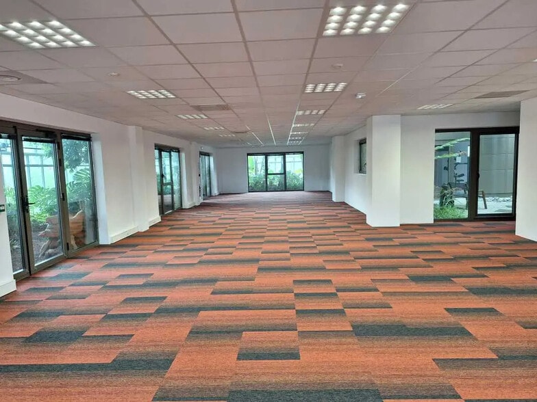 Bureau dans Le Haillan à louer - Photo de l’immeuble – Image 3 sur 14