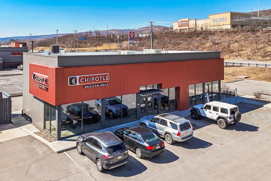 1245 Commerce Blvd, Dickson City, PA à vendre - Photo de l’immeuble – Image 3 sur 8