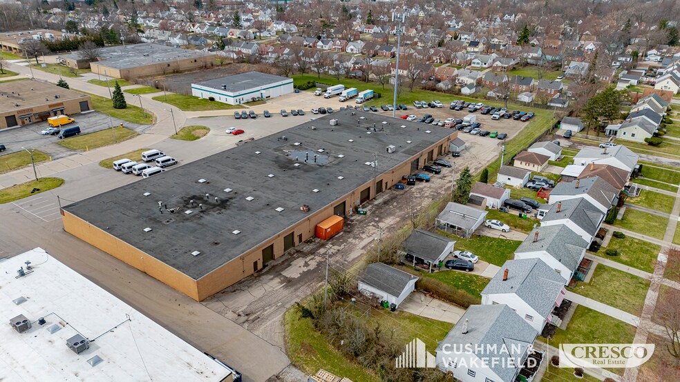 4346-4376 Cranwood Pky, Warrensville Heights, OH à louer - Photo de l’immeuble – Image 2 sur 5
