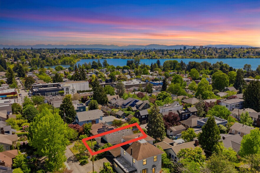 911 N 77th St, Seattle, WA à vendre - Photo de l’immeuble – Image 1 sur 6