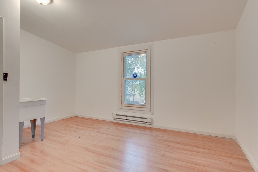 21 W Pennsylvania Ave, Walkersville, MD à vendre - Photo intérieure – Image 3 sur 13