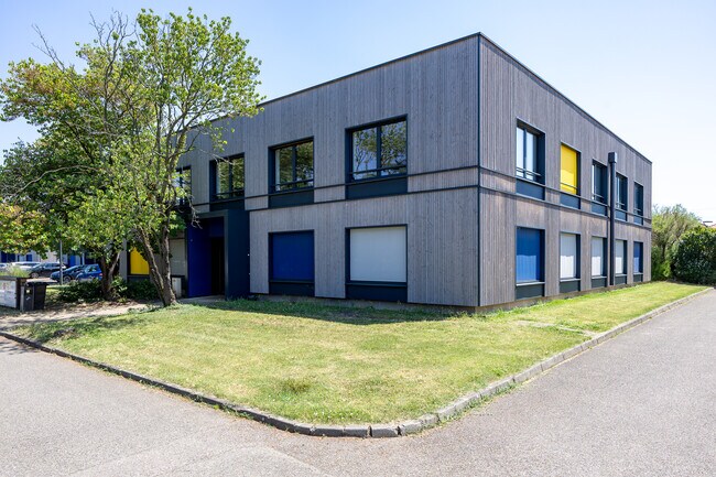 Plus de détails pour 33 Avenue Du Docteur Georges Lévy, Vénissieux - Bureau à louer