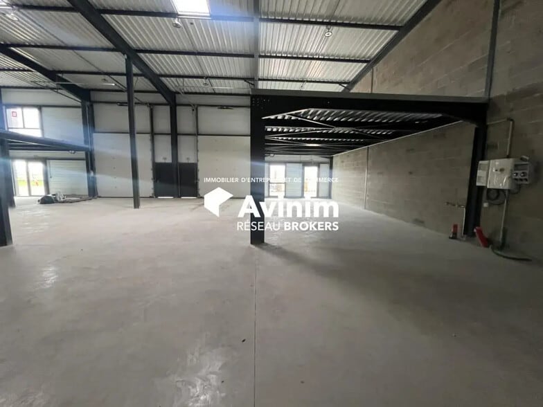 Local d'activités dans Villette-d'Anthon à vendre - Photo de l’immeuble – Image 3 sur 19