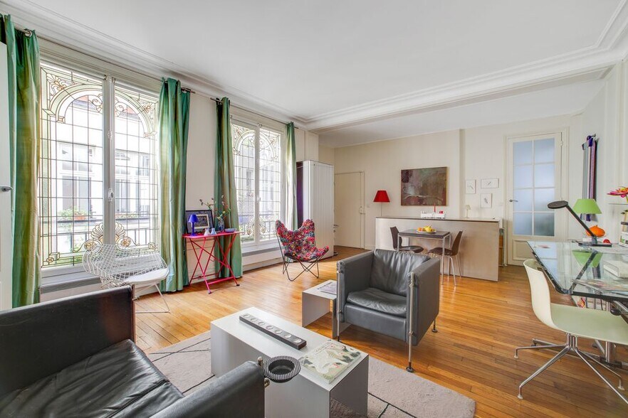Rue Du Faubourg Saint-Martin, Paris à vendre - Photo de l’immeuble – Image 3 sur 10