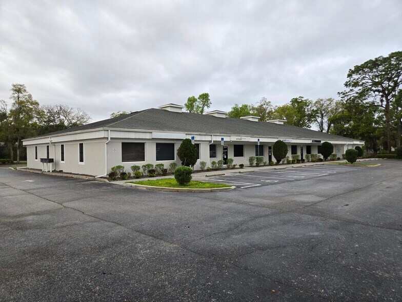 16332 Cortez Blvd, Brooksville, FL à louer - Photo principale – Image 1 sur 22