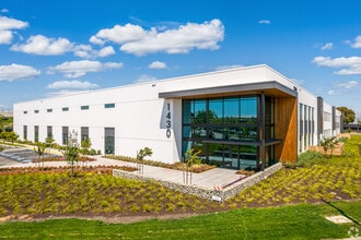 2115 North Loop Rd, Alameda, CA à louer Photo de l’immeuble– Image 1 sur 5