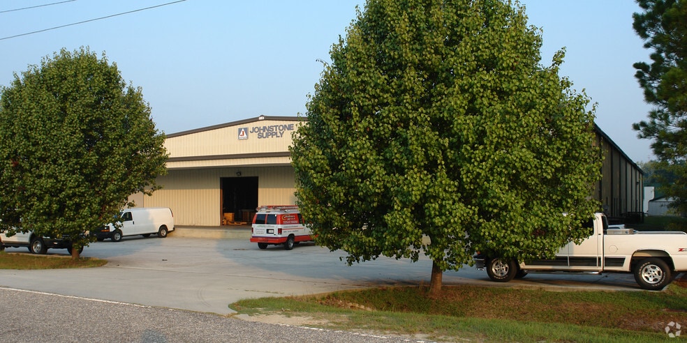 810 S Eastern Blvd, Fayetteville, NC à vendre - Photo principale – Image 1 sur 2