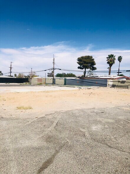 2123 Paradise Rd, Las Vegas, NV à vendre - Photo de l’immeuble – Image 3 sur 4