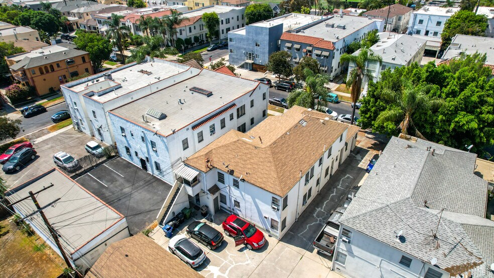 610 N Spaulding Ave, Los Angeles, CA à vendre - Photo de l’immeuble – Image 2 sur 33