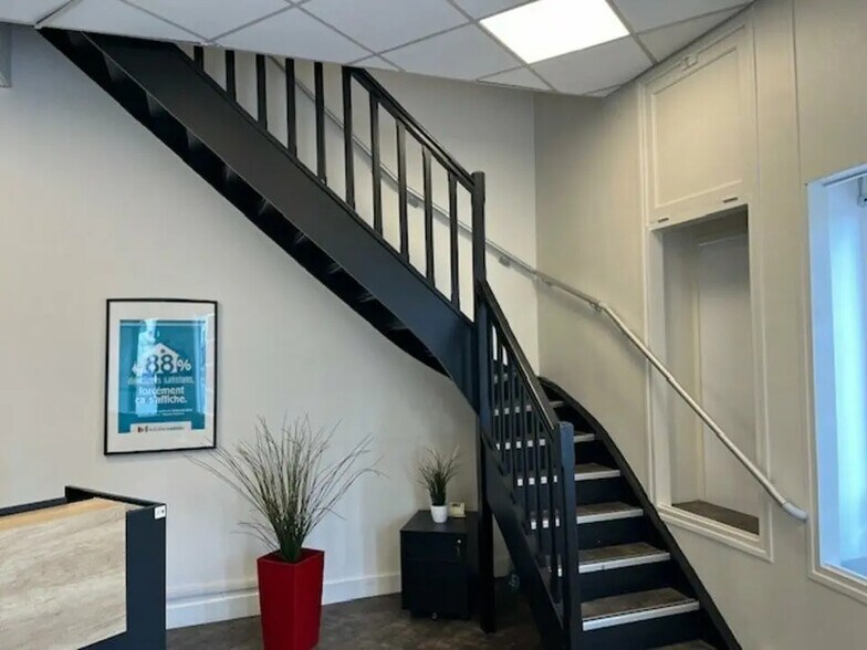 Local commercial dans Elbeuf à vendre - Photo de l’immeuble – Image 2 sur 5