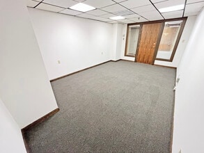 205 N College Ave, Bloomington, IN à louer Photo intérieure– Image 2 sur 4