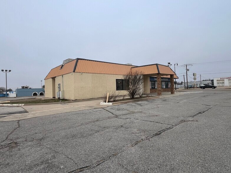 2323 N Macarthur Blvd, Oklahoma City, OK à vendre - Photo de l’immeuble – Image 2 sur 6