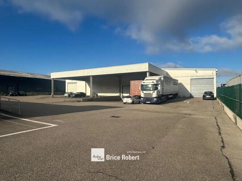 21 Rue Eugène Hénaff, Vénissieux à louer - Photo de l’immeuble – Image 1 sur 6