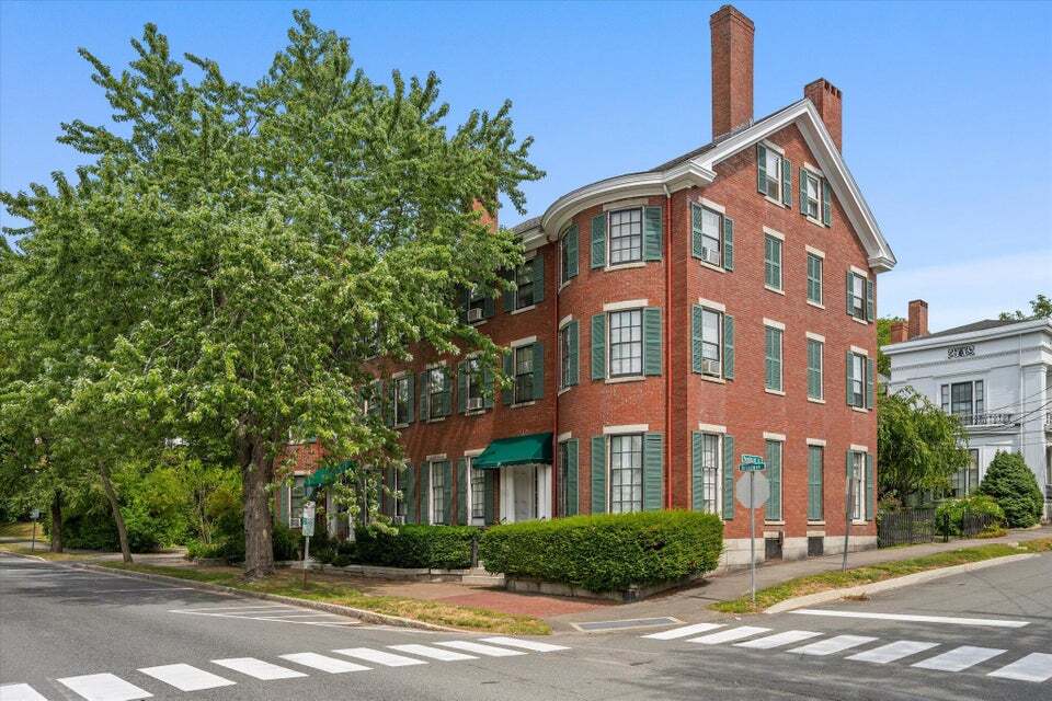77 Broadway, Bangor, ME à vendre Photo principale– Image 1 sur 21