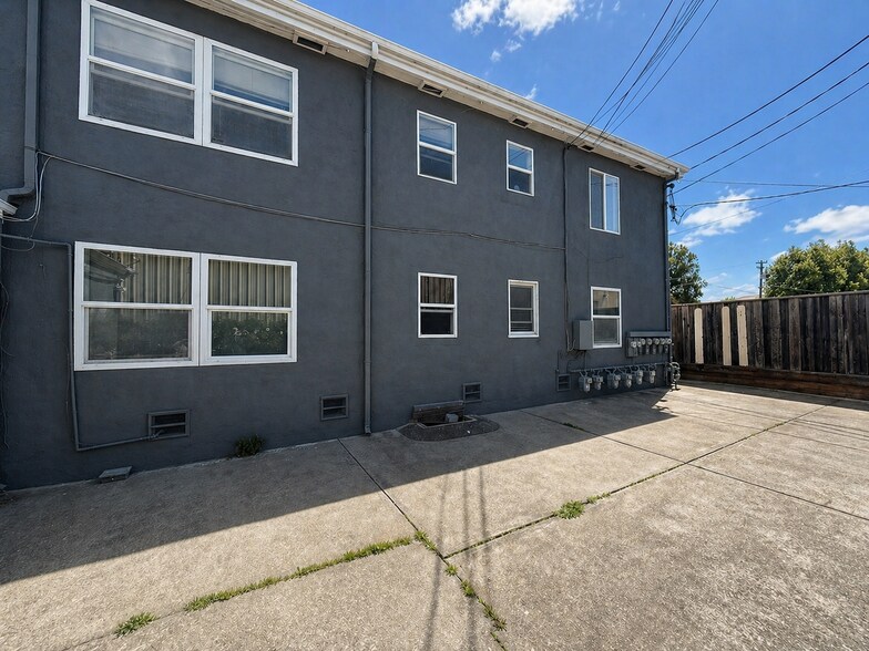 825 San Leandro Blvd, San Leandro, CA à vendre - Photo de l’immeuble – Image 3 sur 7