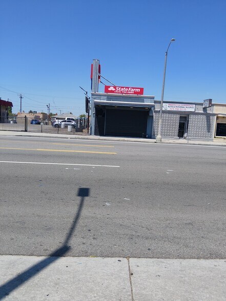 2049 W Manchester Ave, Los Angeles, CA à vendre - Photo de l’immeuble – Image 3 sur 3