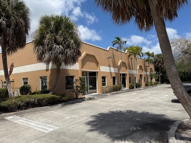 1410 Park Ln S, Jupiter, FL à louer - Photo principale – Image 1 sur 25
