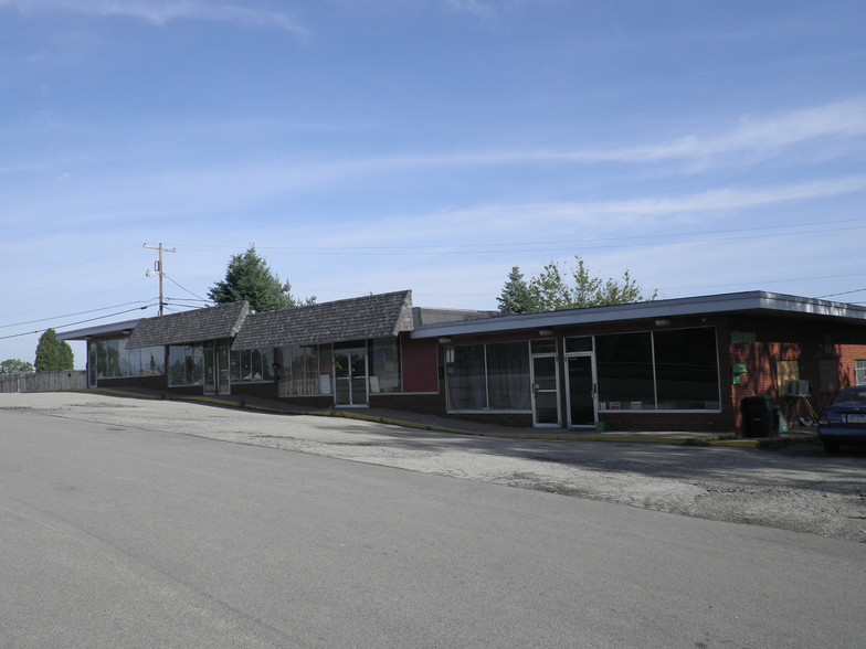 1-6 W Hempfield Ave, Irwin, PA à louer - Photo de l’immeuble – Image 1 sur 12