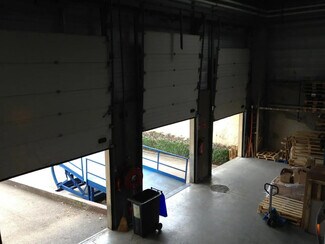 Plus de détails pour Local d'activités à louer