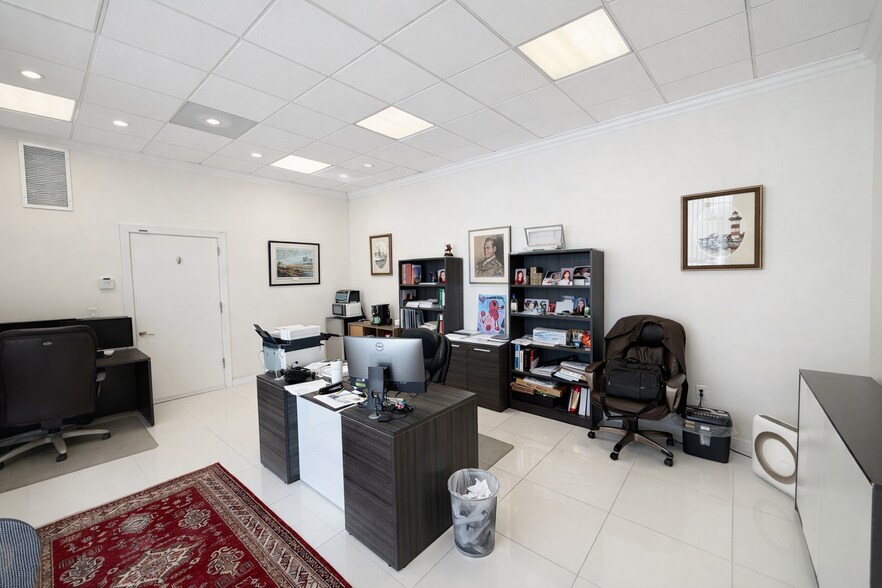 5700 Collins Ave, Miami Beach, FL à vendre - Photo intérieure – Image 3 sur 18