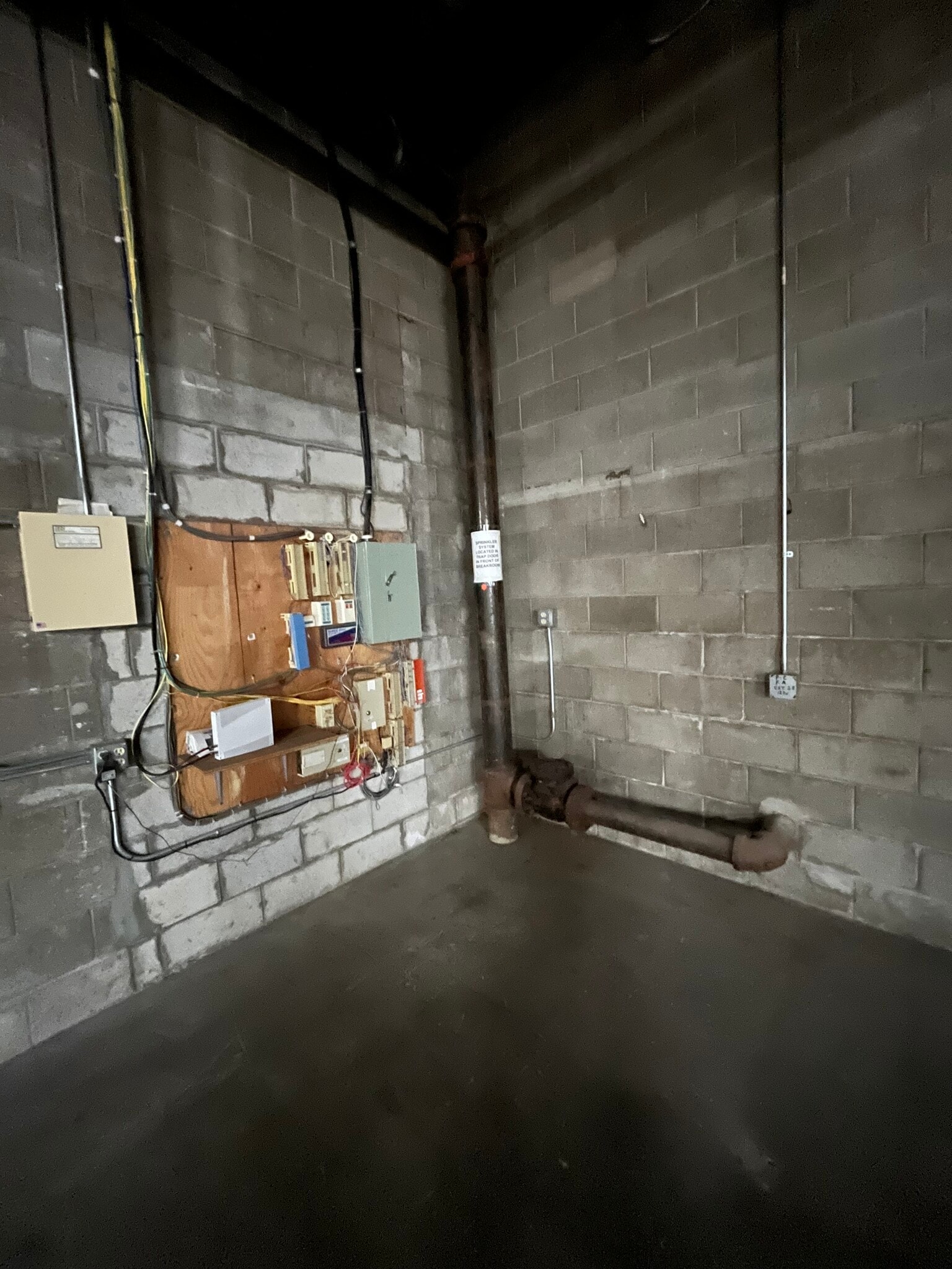 9220 W Greenfield Ave, Milwaukee, WI à louer Photo de l’immeuble– Image 1 sur 4