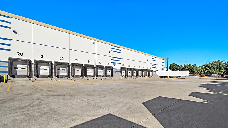 2164 N Batavia St, Orange, CA à vendre - Photo de l’immeuble – Image 3 sur 5