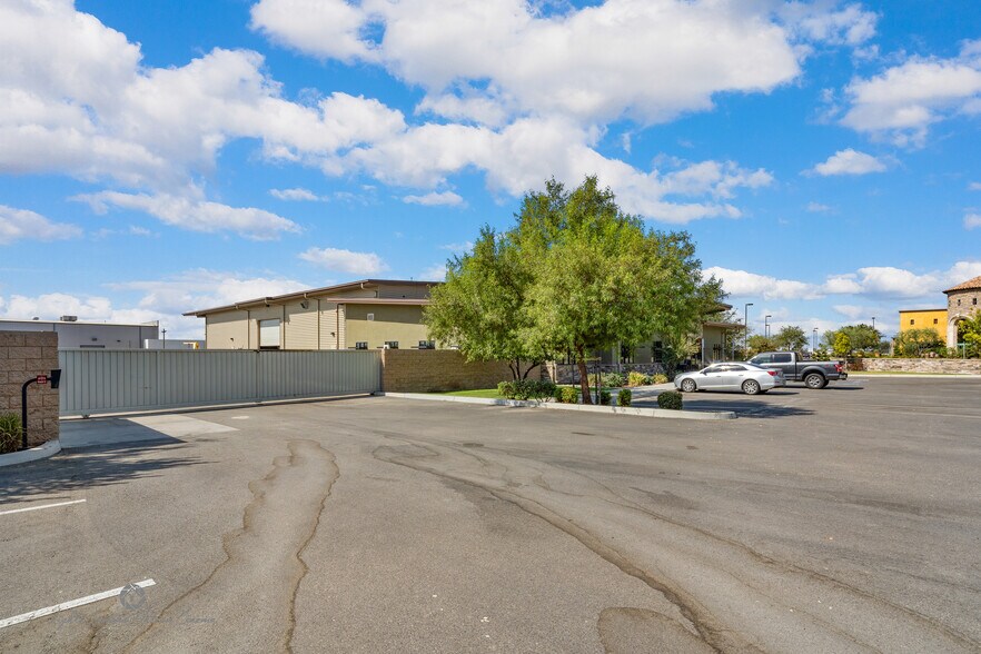 34929 Flyover Ct, Bakersfield, CA à louer - Photo de l’immeuble – Image 2 sur 17