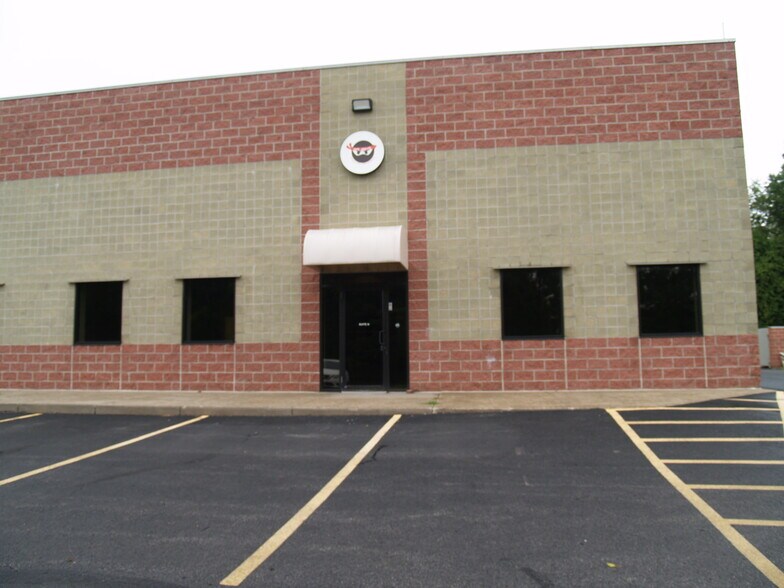 727 E Turkeyfoot Lake, Akron, OH à louer - Photo de l’immeuble – Image 2 sur 17