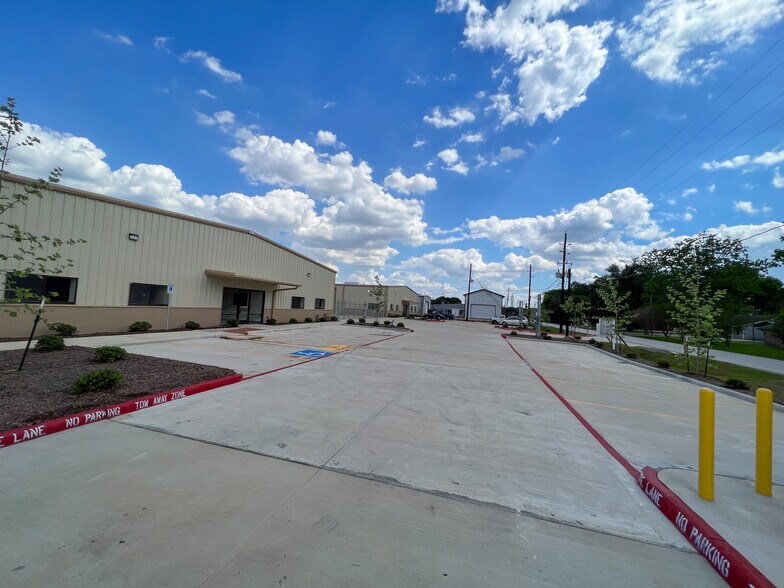 3410 Longhorn Dr, Houston, TX à vendre - Photo de l’immeuble – Image 3 sur 20