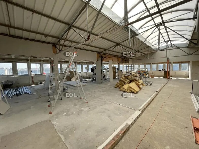 Local d'activités dans Nanterre à vendre - Photo de l’immeuble – Image 3 sur 8