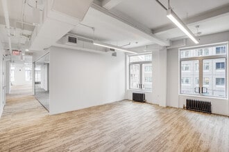 1674 Broadway, New York, NY à louer Photo intérieure– Image 1 sur 11