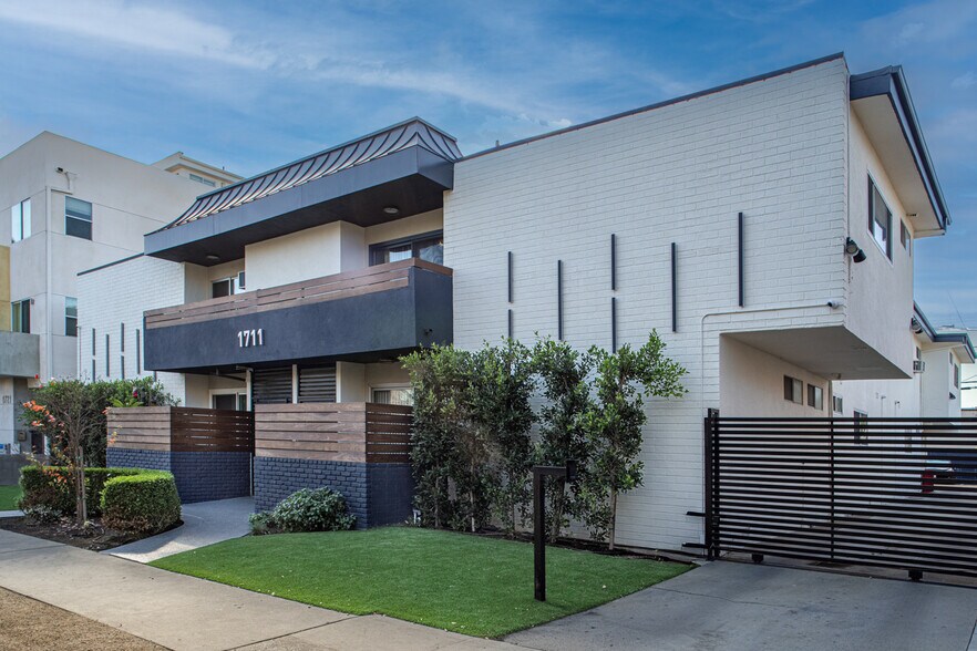 1711 Granville Ave, Los Angeles, CA à vendre - Photo de l’immeuble – Image 2 sur 22