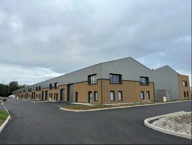 Plus de détails pour 225 Avenue Des Marronniers, Bourgoin-Jallieu - Local d’activités à vendre