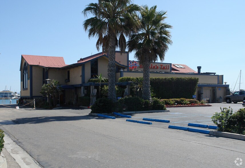 3950 Bluefin Cir, Oxnard, CA à louer - Photo de l’immeuble – Image 2 sur 5