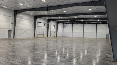 1230 Continental Dr, Eau Claire, WI à louer Photo de l’immeuble– Image 2 sur 3