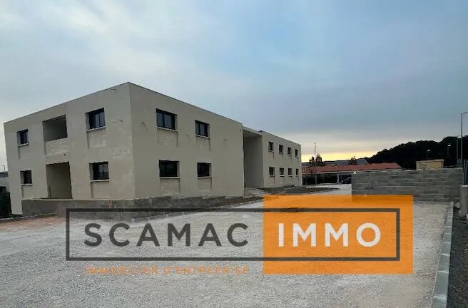 Bureau dans Saint-Mitre-les-Remparts à louer - Photo de l’immeuble – Image 1 sur 13