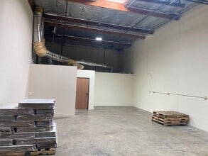 1260 E Locust St, Ontario, CA à louer Photo intérieure– Image 2 sur 19