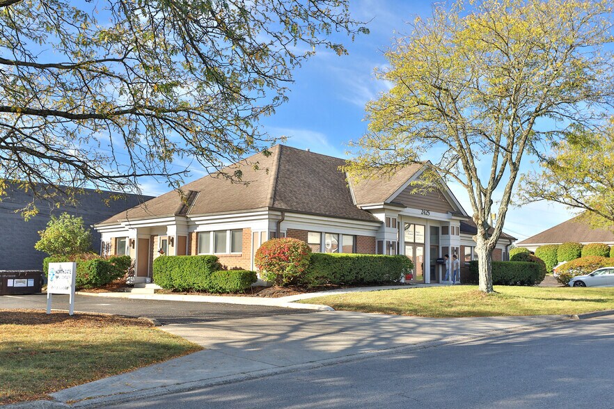 2425 Deewood Dr, Columbus, OH à vendre - Photo de l’immeuble – Image 2 sur 32