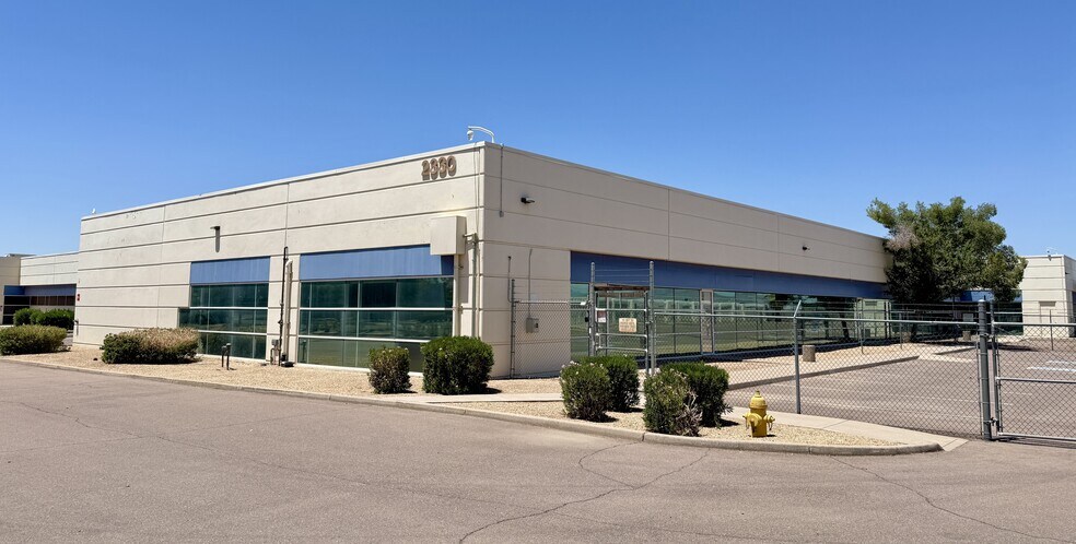 2330 E Jones Ave, Phoenix, AZ à louer - Photo de l’immeuble – Image 2 sur 4
