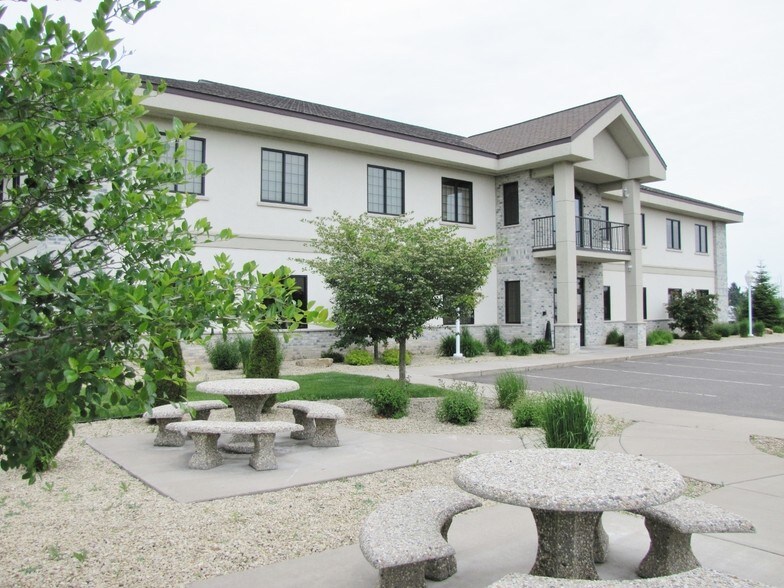 2021 Cenex Dr, Rice Lake, WI à louer - Photo de l’immeuble – Image 2 sur 6