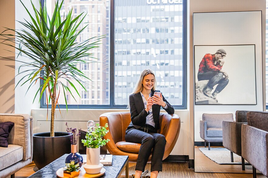 77 Bloor St W, Toronto, ON à louer - Photo intérieure – Image 3 sur 3
