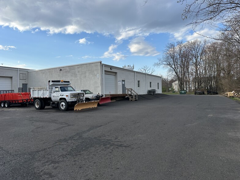 1750 Costner Dr, Warrington, PA à louer - Photo de l’immeuble – Image 3 sur 10