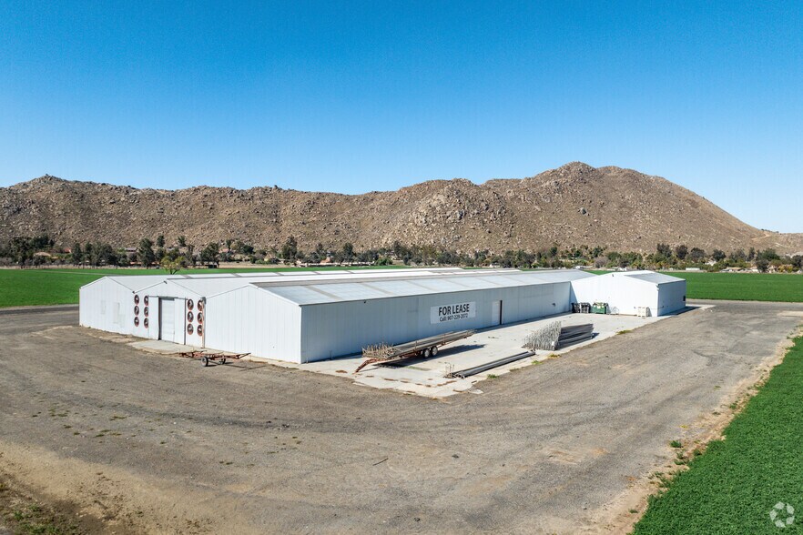 35650 Hidden Springs Rd, Hemet, CA à louer - Photo de l’immeuble – Image 2 sur 35