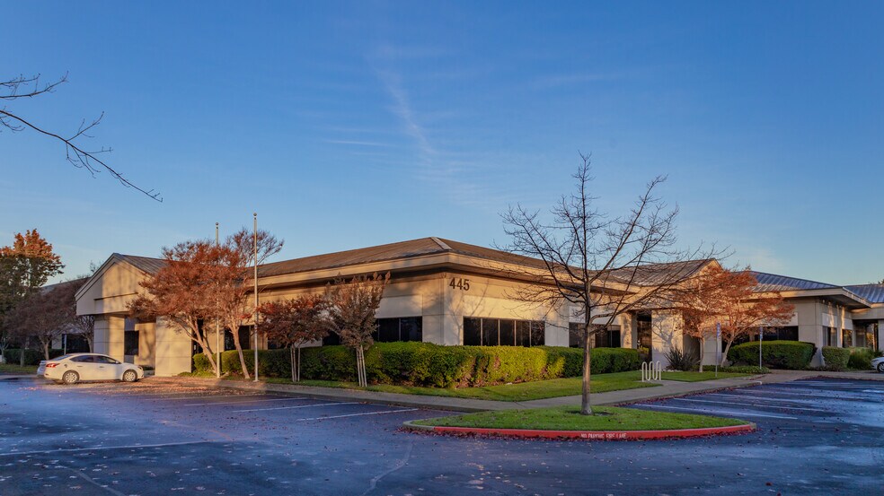 435-445 Devlin Rd, Napa, CA à louer - Photo de l’immeuble – Image 3 sur 13