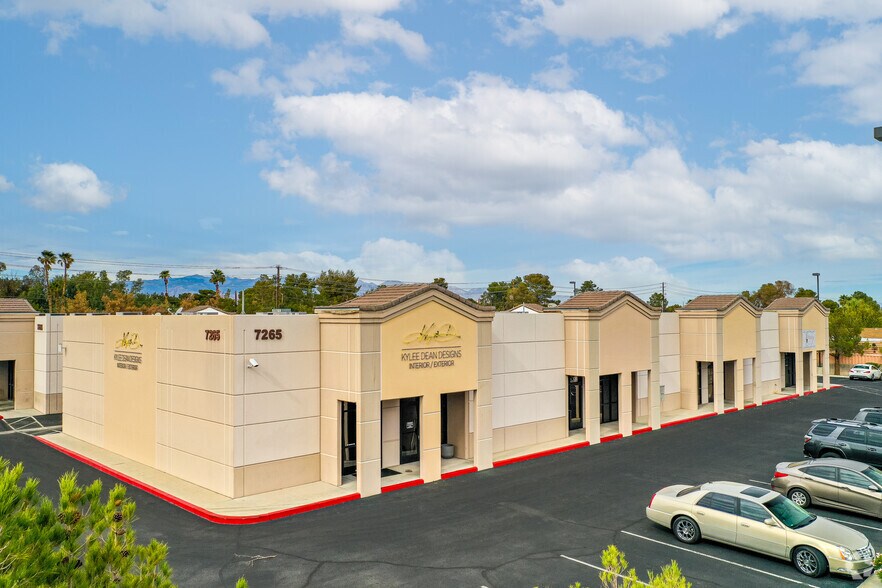 7265 Dean Martin Dr, Las Vegas, NV à louer - Photo de l’immeuble – Image 1 sur 5