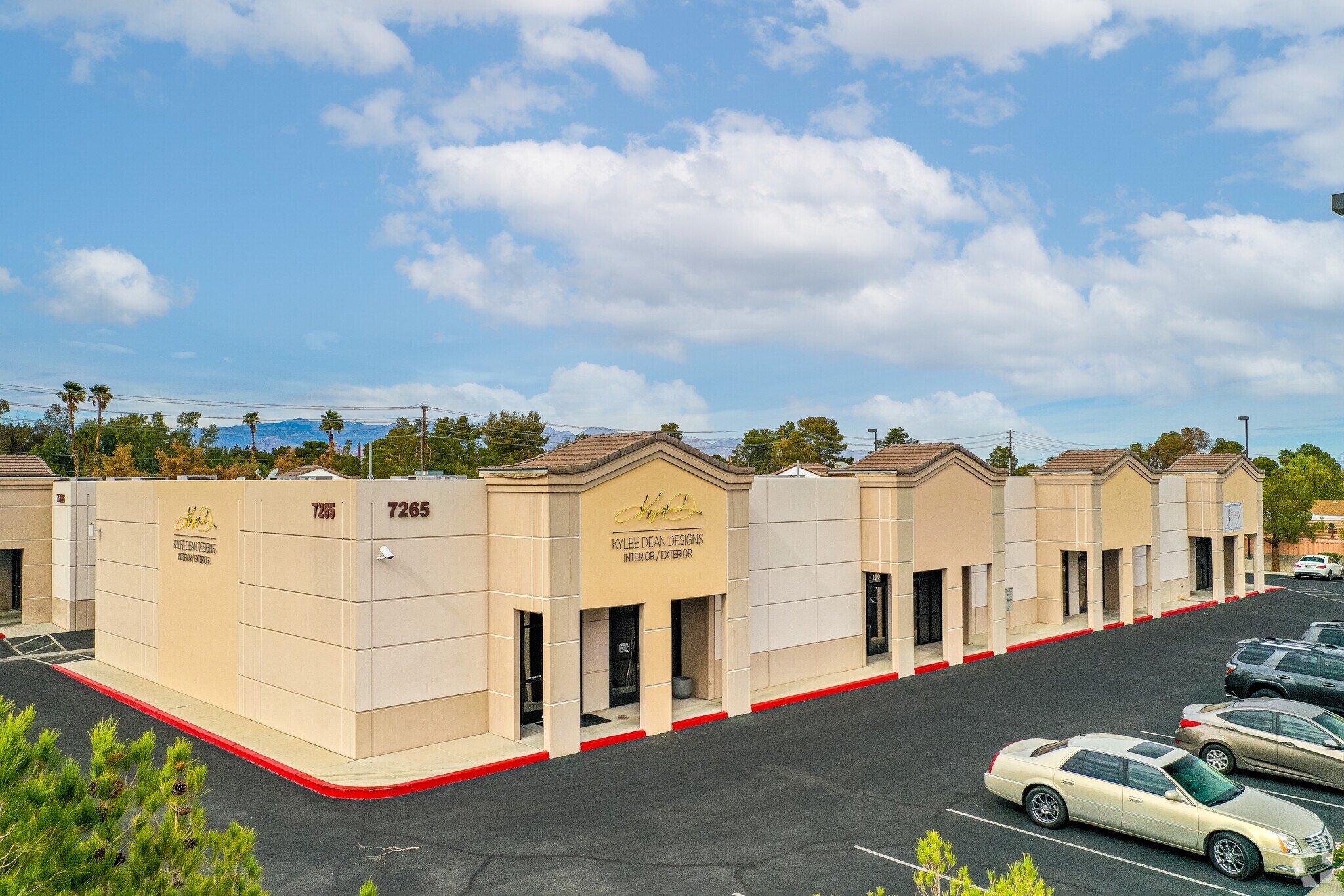 7265 Dean Martin Dr, Las Vegas, NV à louer Photo de l’immeuble– Image 1 sur 6