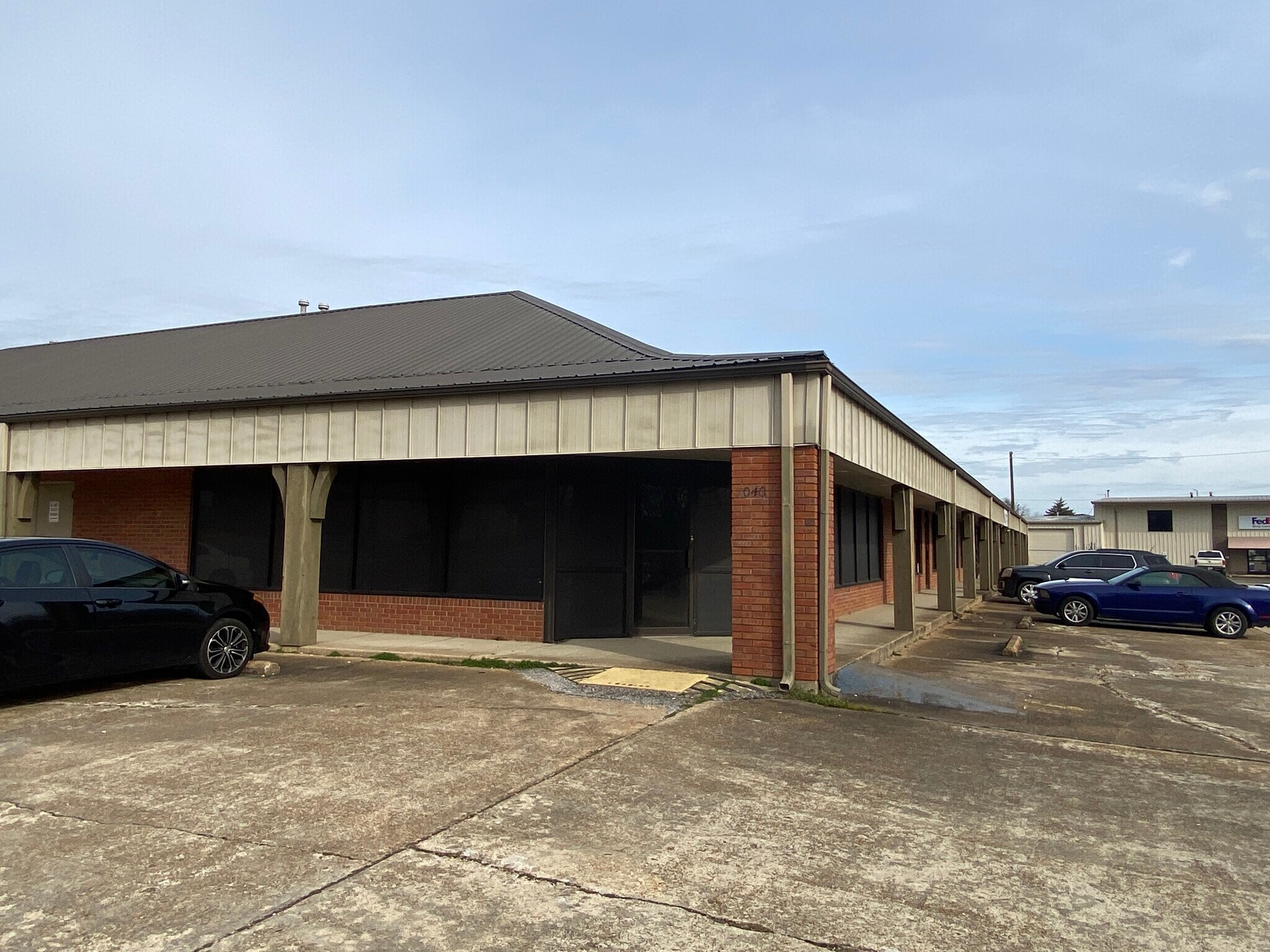 1040-1056 Cliff Gookin Blvd, Tupelo, MS à vendre Photo de l’immeuble– Image 1 sur 8
