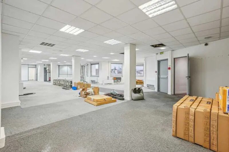 Bureau dans Levallois-Perret à louer - Photo de l’immeuble – Image 2 sur 6