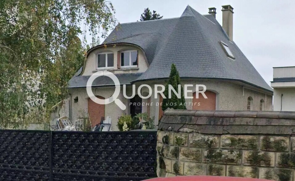 Local d’activités dans Houilles à louer - Photo de l’immeuble – Image 1 sur 5